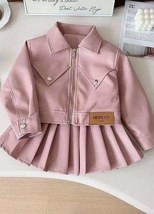 Кожаный комплект косая куртка юбка плиссе на девочку черный розовый