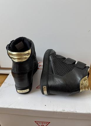 Кросівки guess