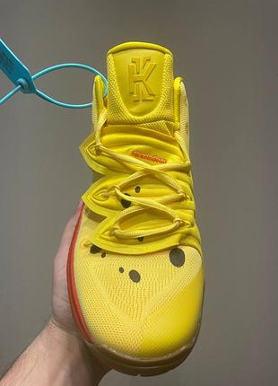 Унисекс кроссовки nike kyrie 5 spongebob squarepants коллаборация губка бок спяч бок 4