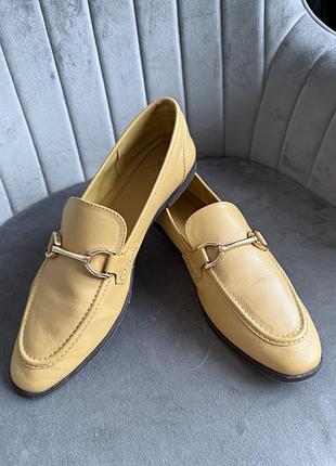 Желтые кожаные лоферы zara