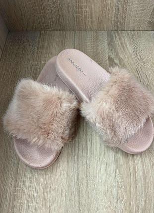 Шлепанцы меховые.