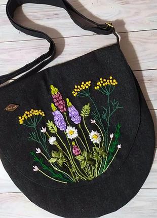 Сумка через плече, крос-боді, вишита стрічками, джинсова.