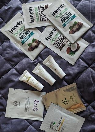 Тревел-набір засобів для догляду за волоссям та шкірою обличчя крем для обличчя, шампунь, тональний крем lambre