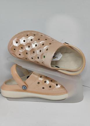 Крокси joybees varsity clog champagne glitter
нові ,оригінал. привезені з німеччини.