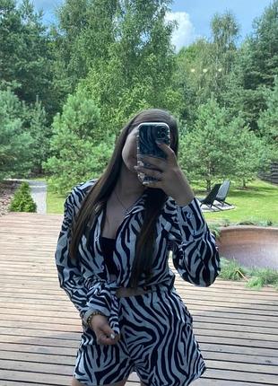 Жіночий костюм