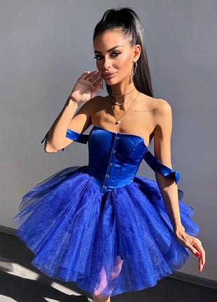 Платье с пышной юбкой
