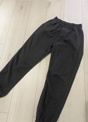 Спортивные штаны на высокой посадке серого цвета