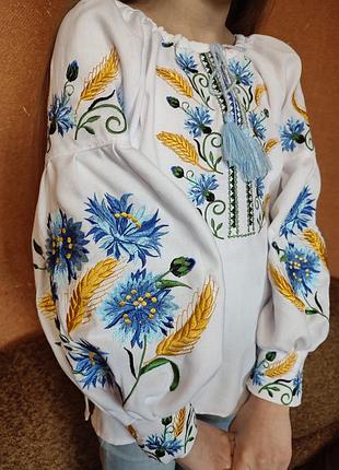 Супер гарна вишиванка для дівчинки для підлітків волошки колоски біла вишита сорочка блуза вишита в школу