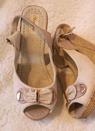 Нові босоніжки з натуральної шкіри з дефектом