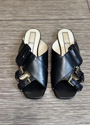 Шльопанці з натуральної шкіри з пряжками n21, нові