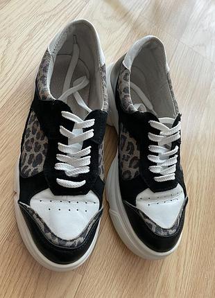 Кроссовки zara