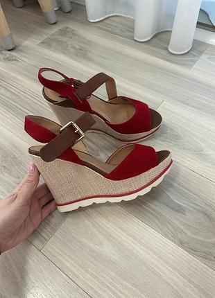 Босоніжки жіночі