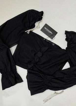 Нарядный кроп топ с рукавами воланами и рюшами prettylittlething pretty little thing plt