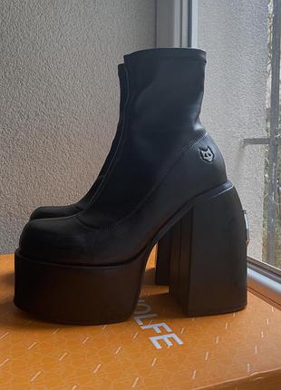 Naked wolfe sugar black