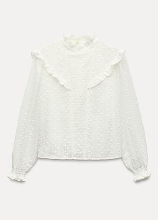 Жіноча сорочка з прорізною вишивкою