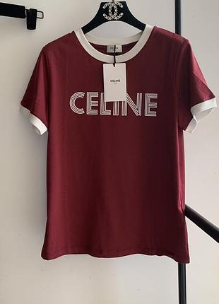 Футболка celine з бавовни бордового кольору з білим оздобленням і логотипом в наявності