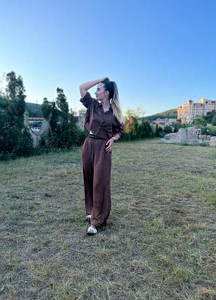 Костюм з легкої атласної тканини