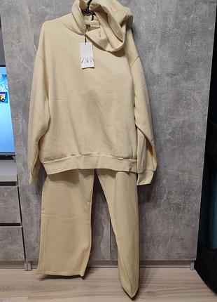 Костюм женский фирмы zara