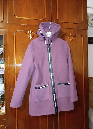 Плащик весняно-осінній на 8-10 років.