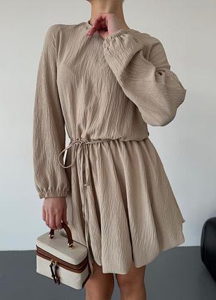 Легка крепова сукня міні вільного крою з поясом на резинці