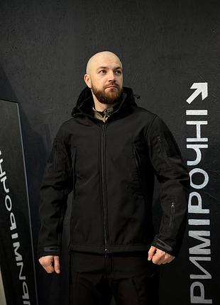 Куртка тактическая усиленная soft shell черная black съемный капюшон