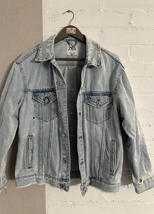 Джинсовая куртка светлого цвета zara