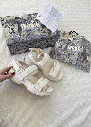 Босоніжки літні спортивні на платформі сандалі білі текстиль dior