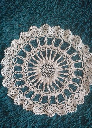 Салфетка вязаная крючком 37 см