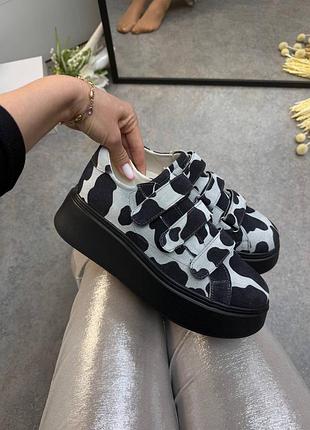 Стильовые кеды на платформе и липучках замш эксклюзив жираф