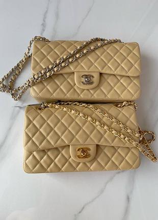 Сумка бежевого кольору фурнітурою срібло то золото преміум якості