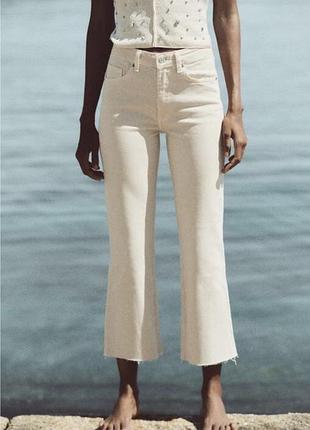 Джинсы trf cropped flare с высокой посадкой в двух цветах белый и бежевый (44р)