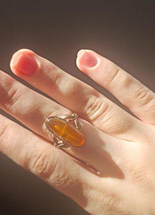 Винтажное кольцо с камешкой под золото 17 размер