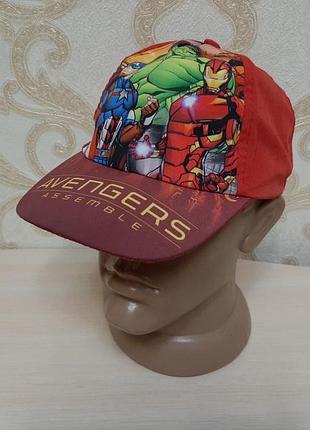 Яркая тоненькая кепка marvel avengers assemble