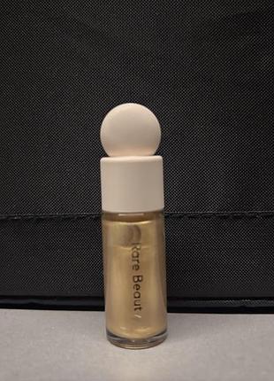 Жидкий хайлайтер rare beauty by selena gomez positive light liquid luminizer highlight (outshine) 2.5 ml mini (без коробочки, из набора)