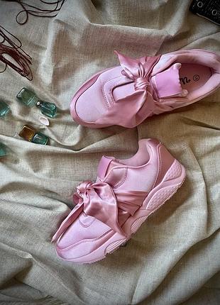 Шовкові кросівки zara