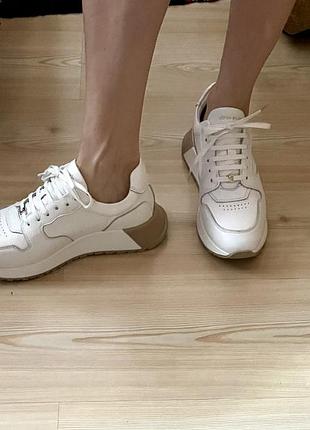 Трендові білі шкіряні кросівки pierre cardin. нові