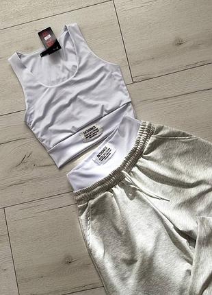 Костюм жіночий