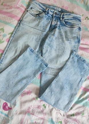Фирменные джинсы