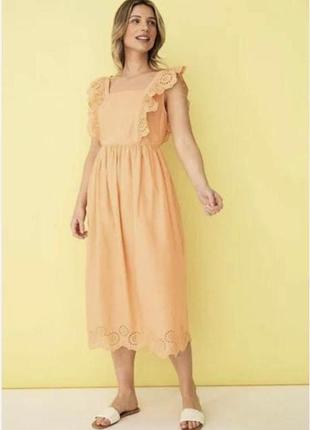 Натуральное  персиковое платье с прошвой завязкой на спине