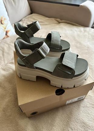 Босоножки ugg