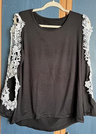 Жіноча блузка з мереживом