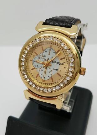 Годинник golddigga, кварц, під золото. гарний дизайн, камені.1 фото