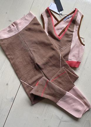 Костюм для спорта