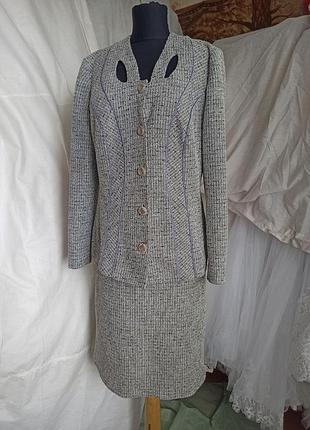 Костюм двойка для женщины 50р.- юбка и жакет + 2 юбки и блузка в подарок