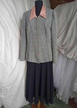 Костюм двойка для женщины 50р.- юбка и жакет + 2 юбки и блузка в подарок