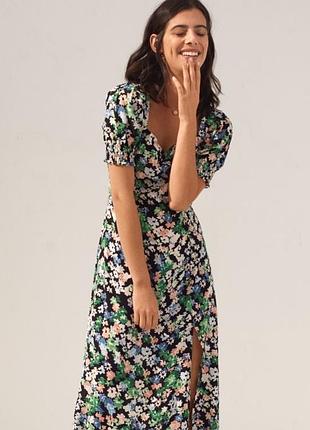 Платье в цветочный принт с зелеными цветочками h&m