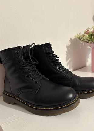 Боти dr. martens зимові