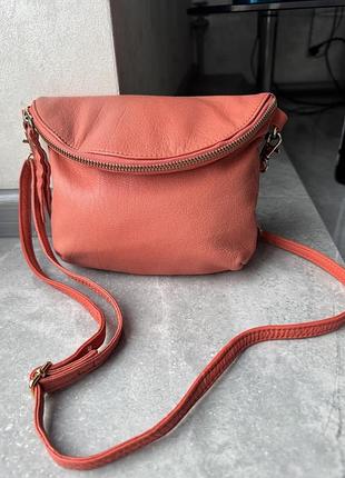 Кожаная сумка кроссбоди oasis.