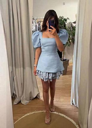 Женское льняное нарядное короткое платье с акцентными рукавами и квадратным вырезом