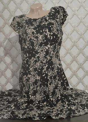 Красивое платье в цветочный принт из 100% вискозы.